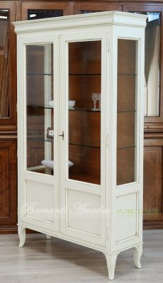 Classic style wooden display cabinet with 2 doors with ivory lacquered finish and wood stain